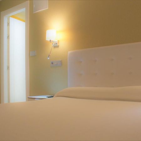 Hotel Rosal Овьедо Экстерьер фото