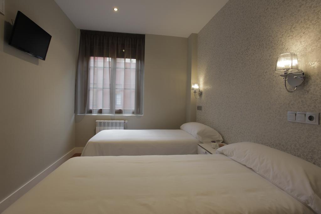 Hotel Rosal Овьедо Экстерьер фото