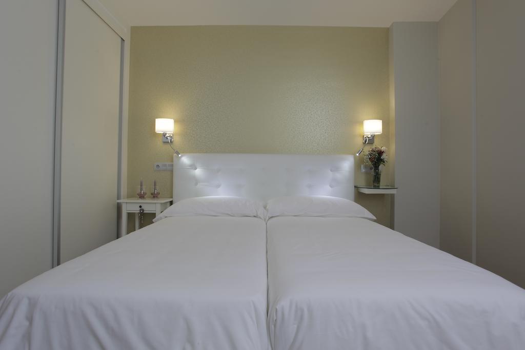 Hotel Rosal Овьедо Экстерьер фото