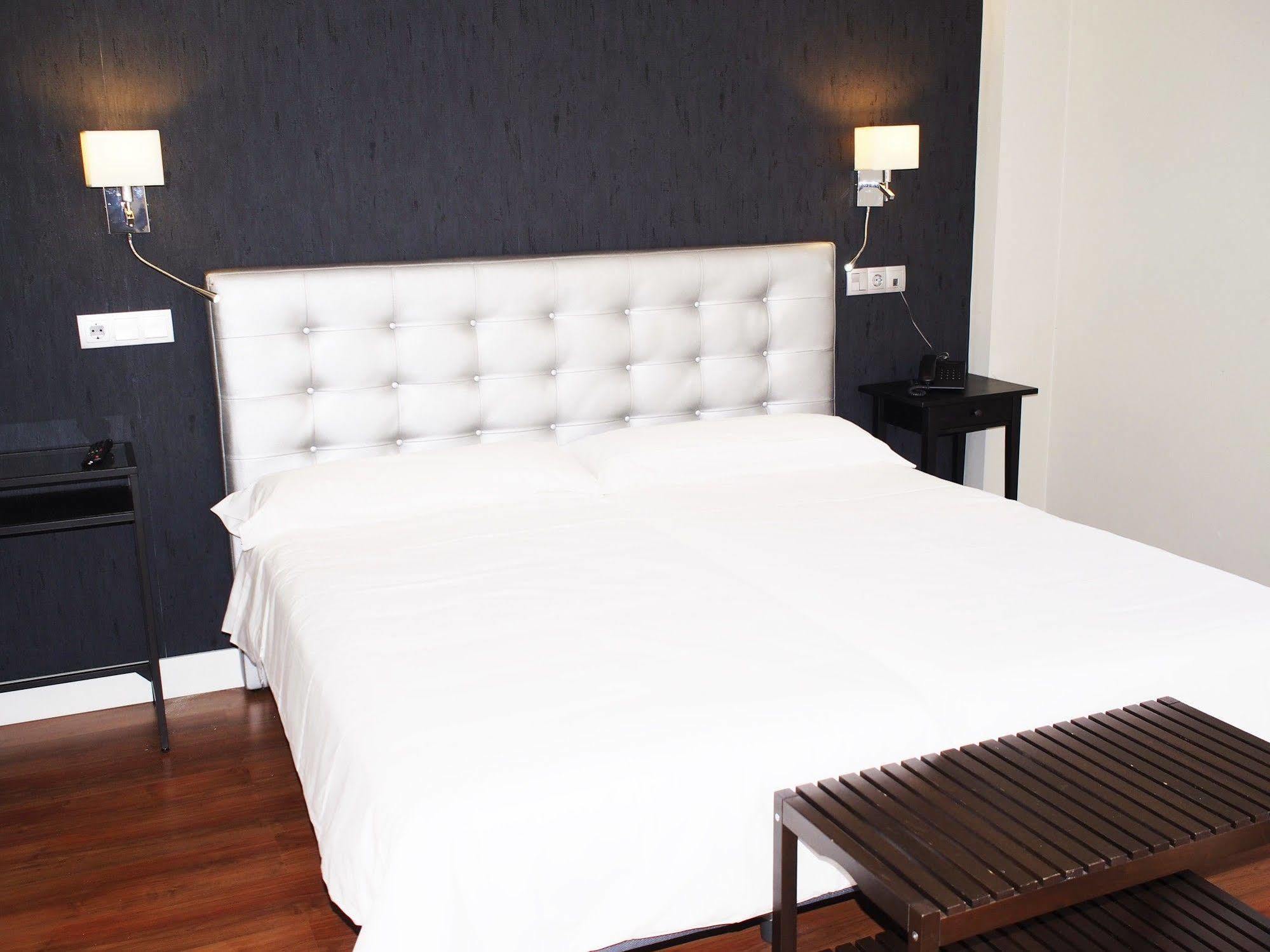 Hotel Rosal Овьедо Экстерьер фото
